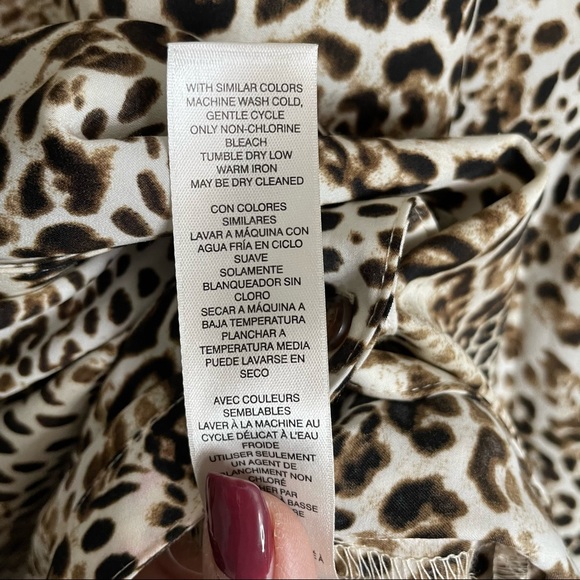 Chico's Animal Print Button Down Blouse Long Sleeve Size 3 (L) - Picture 8 of 9